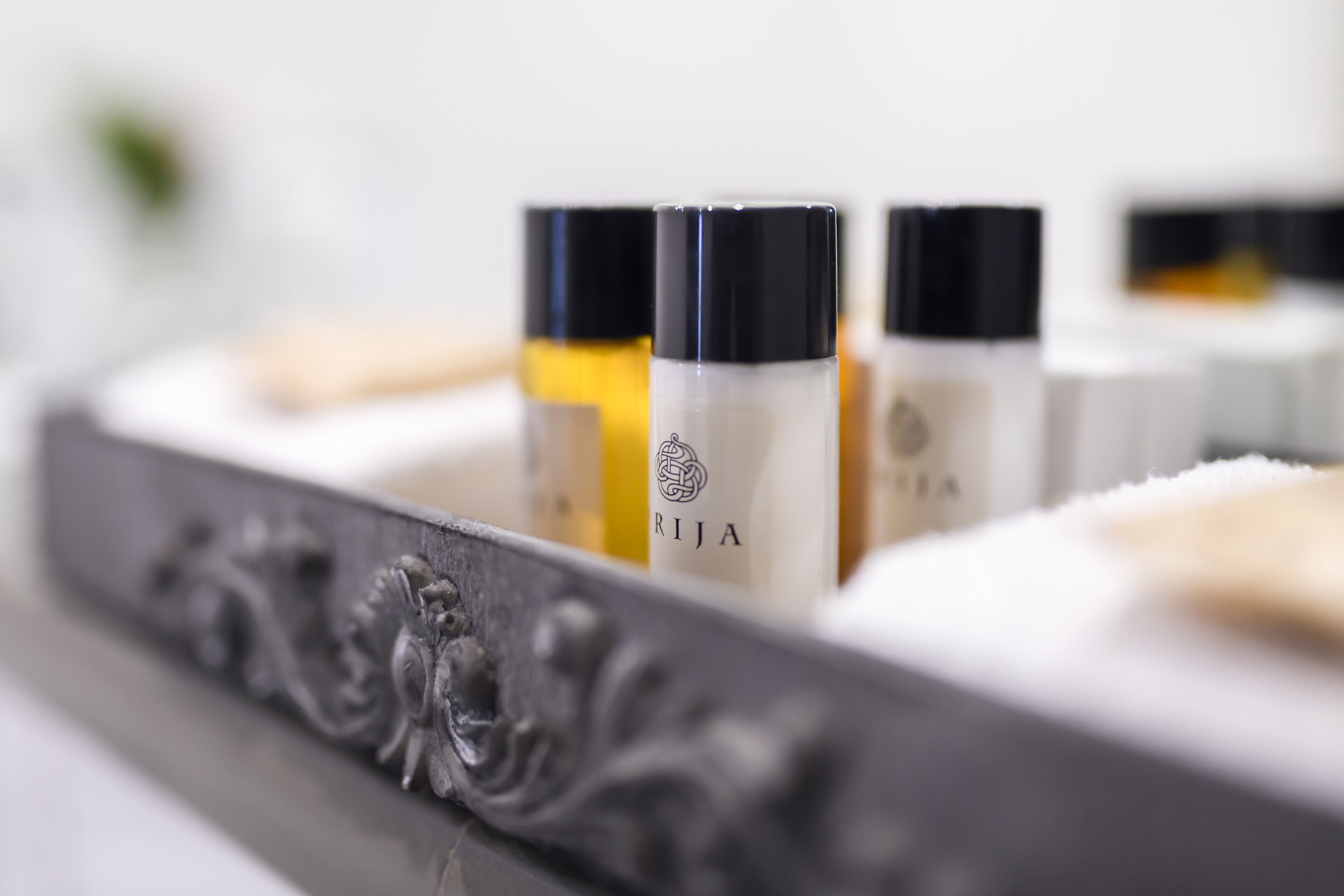 arbutus suite | bathroom | shower, free toiletries, hair dryer, towels