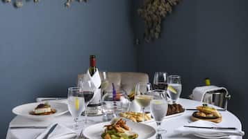 Breakfast and dinner served, Irish cuisine