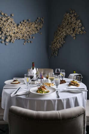 Breakfast and dinner served, Irish cuisine