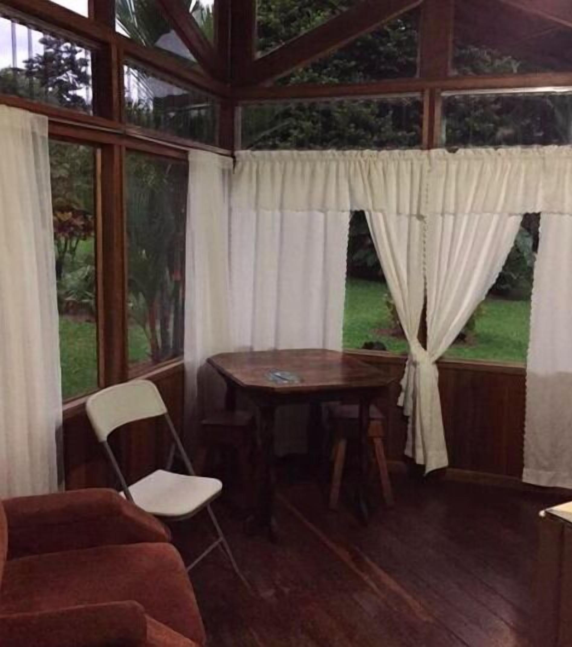 house | free wifi, bed sheets