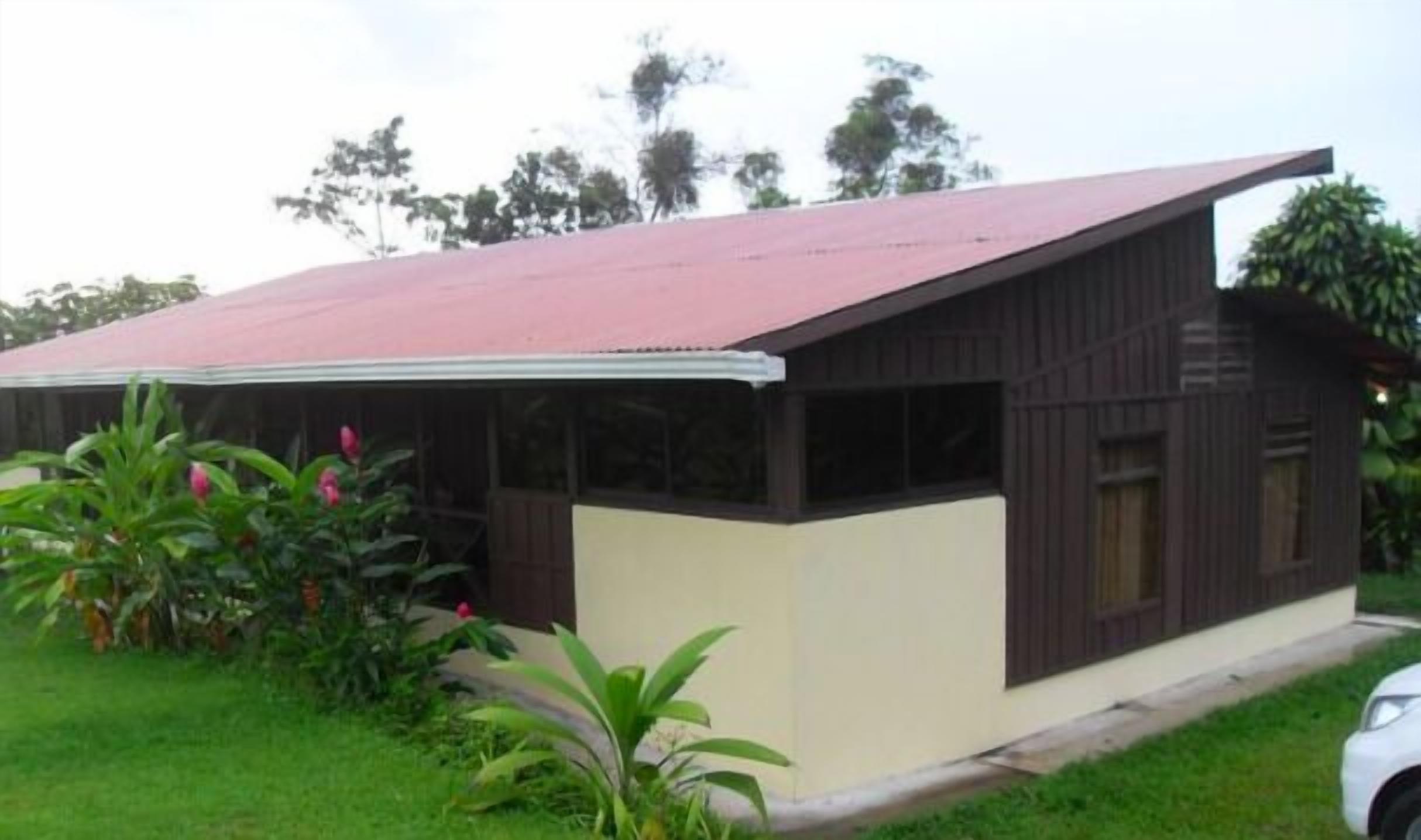 house | free wifi, bed sheets