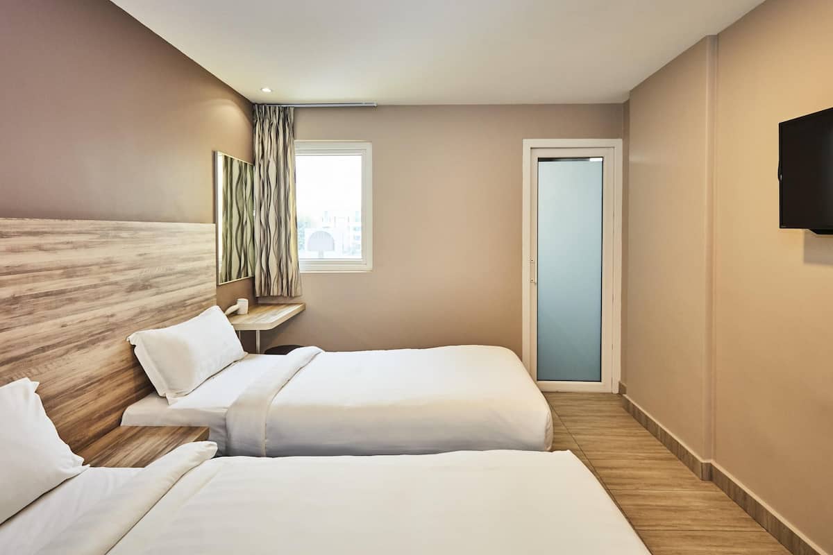 Superior Room, 2 Twin Beds | Iron/ironing board, free WiFi, bed sheets