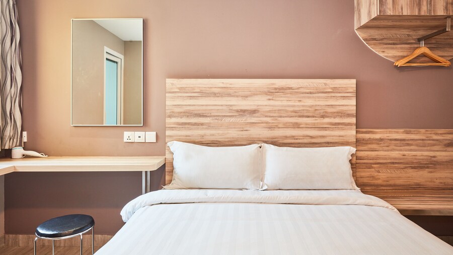 ibis budget Singapore Crystal