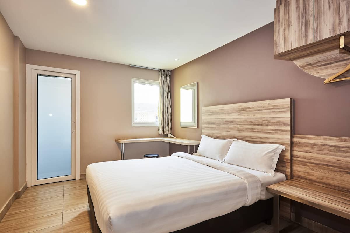 Habitación doble superior, 1 cama matrimonial | Tabla de planchar con plancha, wifi gratis y ropa de cama