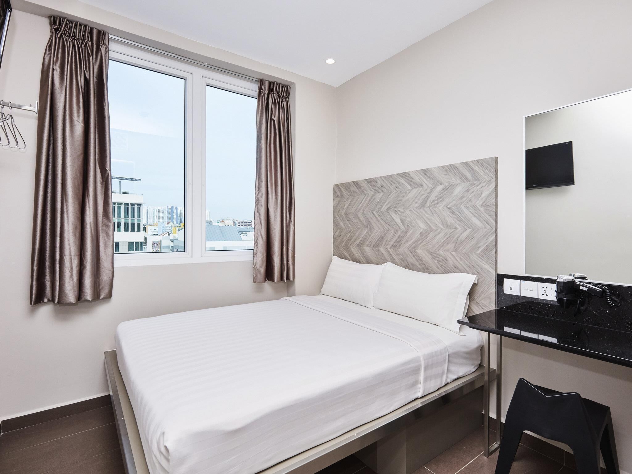 Habitación doble superior, 1 cama doble | Escritorio, tabla de planchar con plancha, wifi gratis y ropa de cama