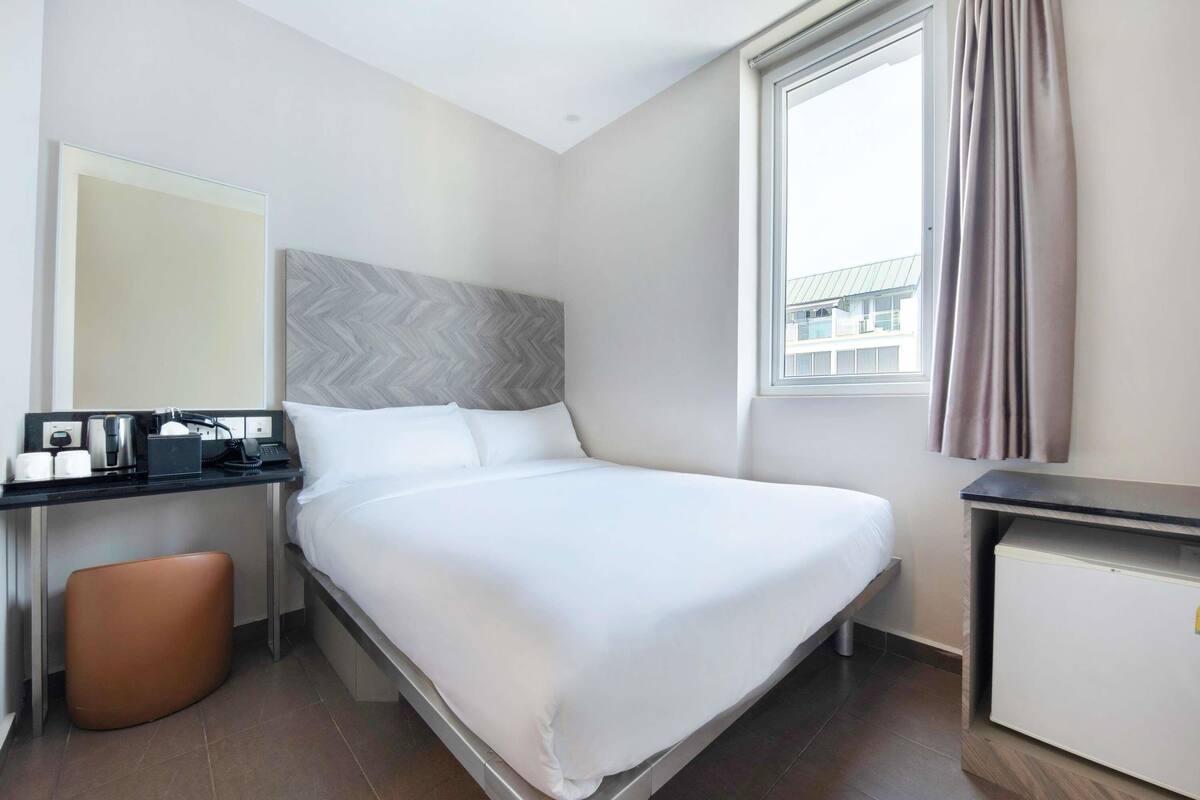 Deluxe dubbelrum - 1 dubbelsäng | Skrivbord, strykjärn/strykbräda, gratis wi-fi och sängkläder