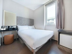 Deluxe dubbelrum - 1 dubbelsäng | Skrivbord, strykjärn/strykbräda, gratis wi-fi och sängkläder