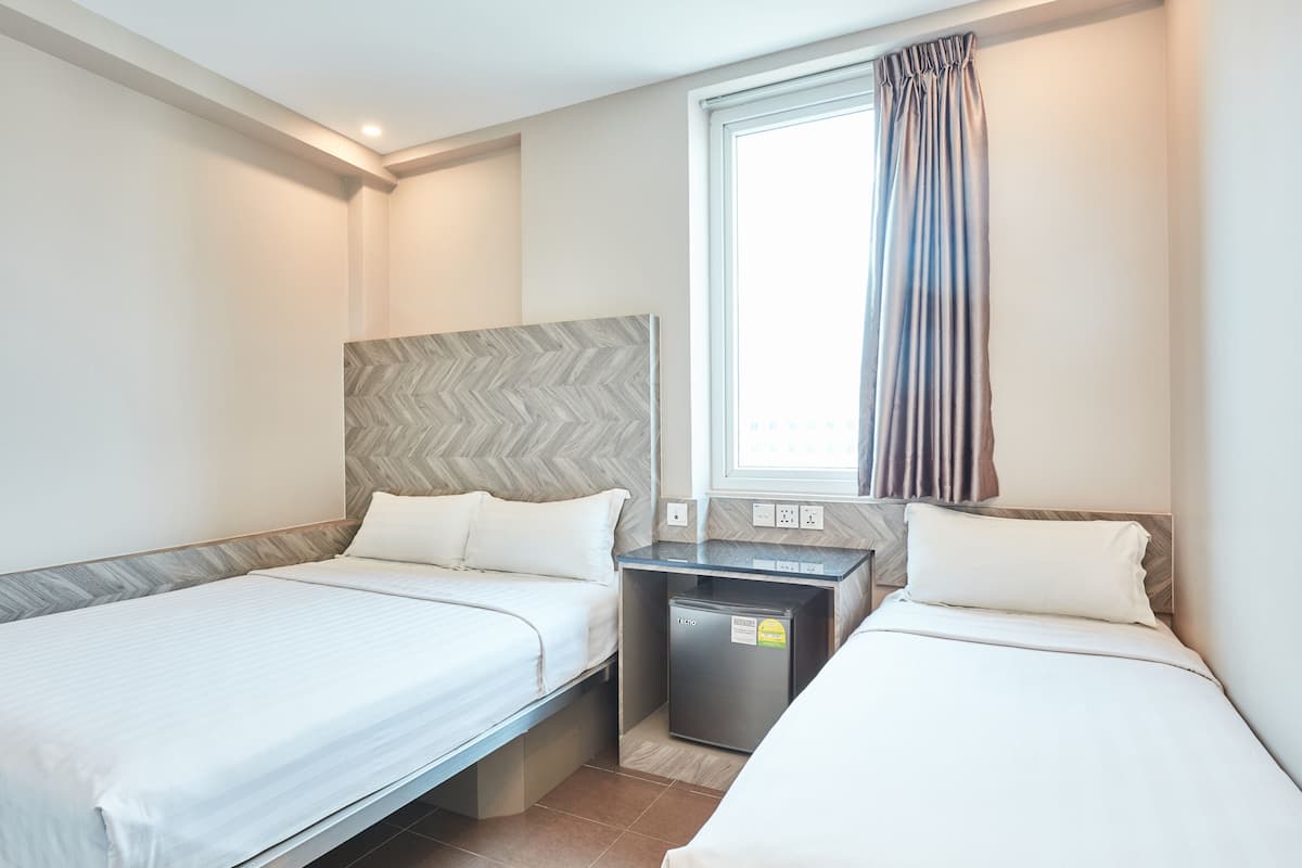 Superior Double Room, Multiple Beds | Desk, iron/ironing board, free WiFi, bed sheets