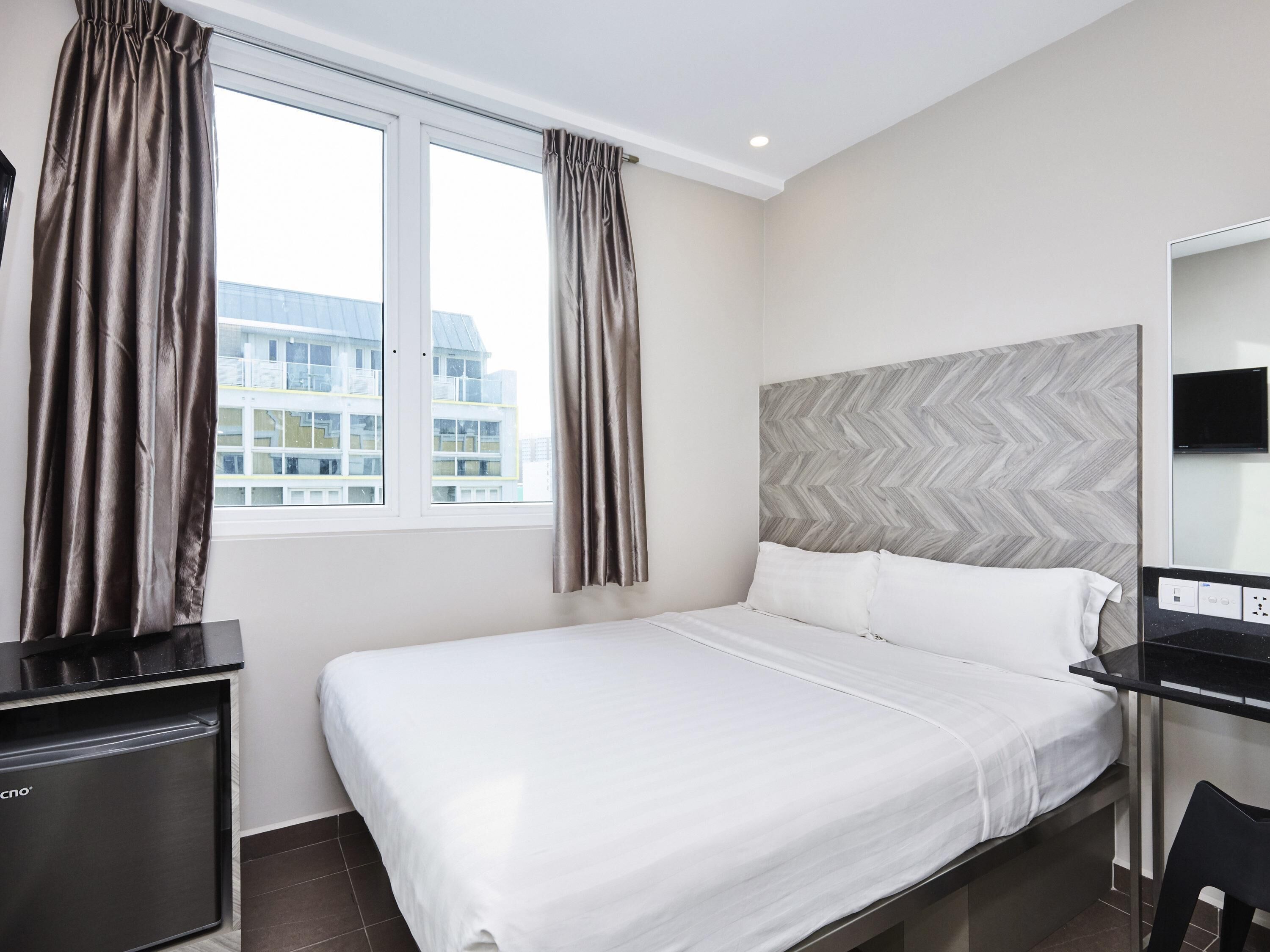 Deluxe Double Room, 1 Double Bed | Desk, iron/ironing board, free WiFi, bed sheets