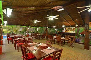 Breakfast, lunch, dinner served; local cuisine, pool views  - Hotel Hacienda Mar (Puerto Carrillo)