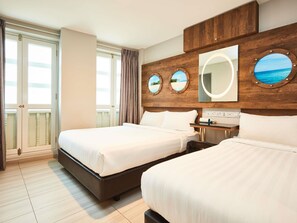 Desk, iron/ironing board, free WiFi, bed sheets - ibis budget Singapore Selegie (Singapore)