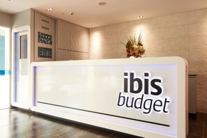 Reception - ibis budget Singapore Selegie (Singapore)