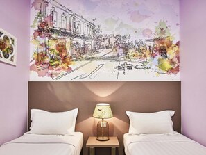 Standaard kamer, 2 eenpersoonsbedden | Een bureau, een strijkplank/strijkijzer, gratis wifi, beddengoed