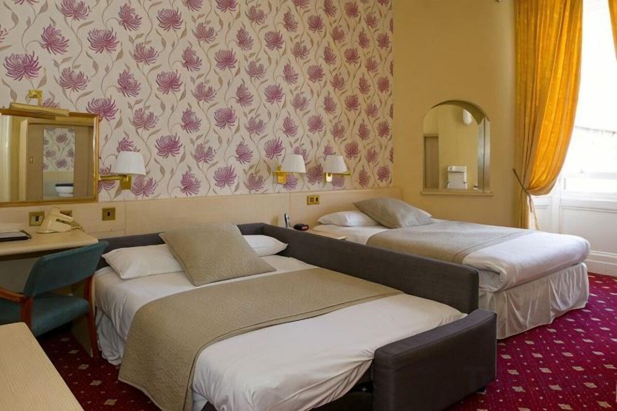 Egyptian cotton sheets, premium bedding, in-room safe, desk