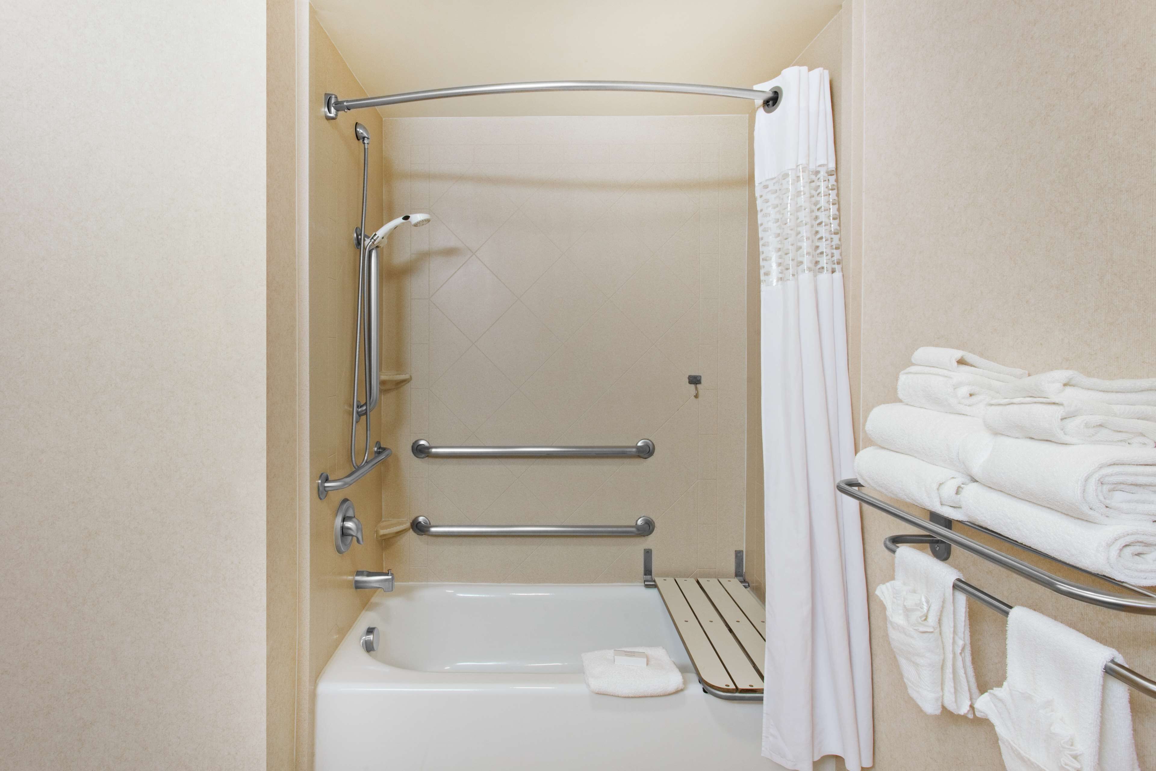 combined shower/bathtub, free toiletries, hair dryer, towels