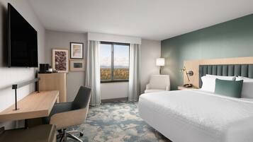 Standard Room, 1 King Bed | Desk, blackout drapes, soundproofing, iron/ironing board