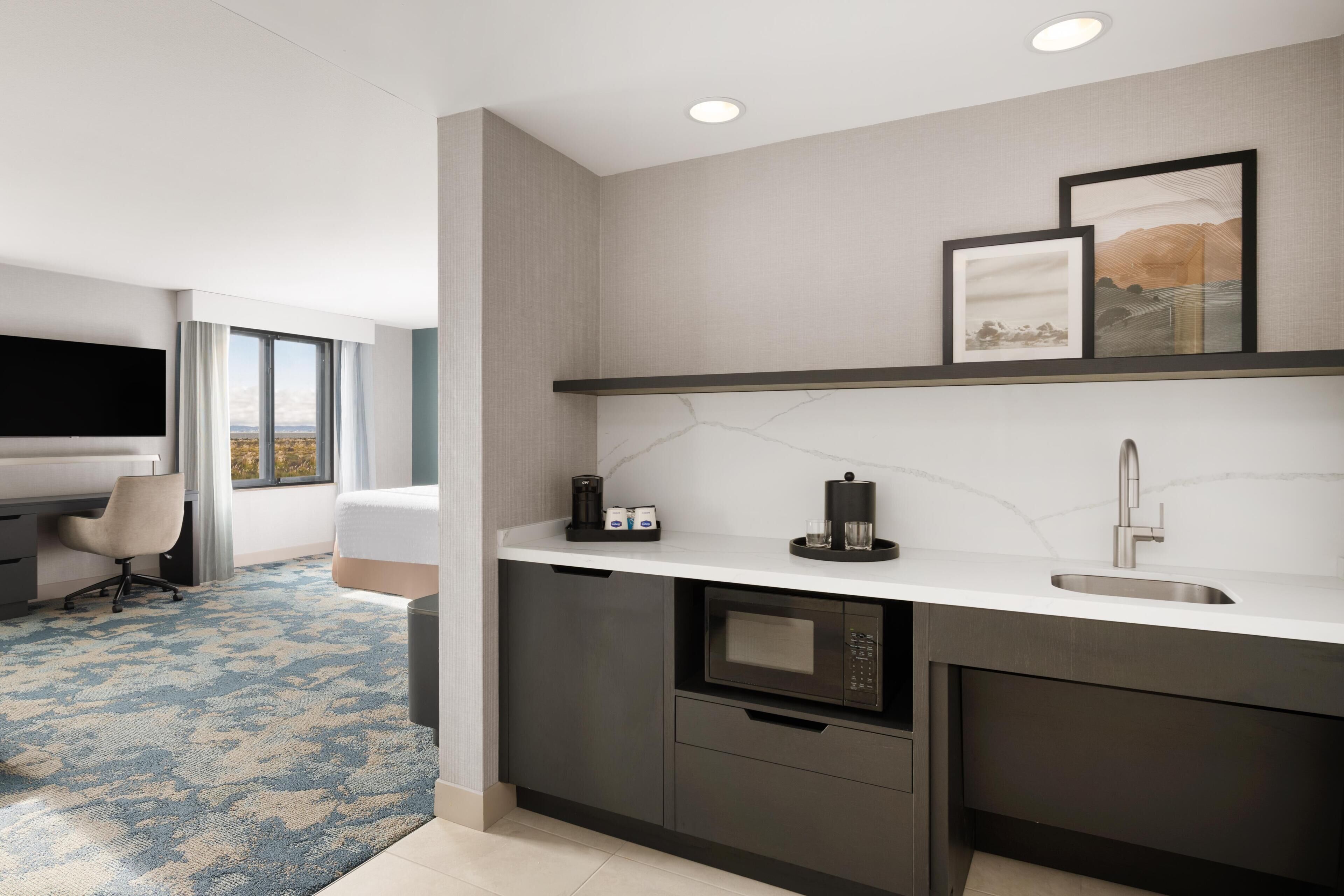 Studio, 1 King Bed, Accessible, Non Smoking | Minibar