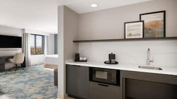 Studio, 1 King Bed, Accessible, Non Smoking | Minibar