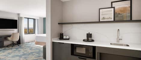 Studio, 1 King Bed, Accessible, Non Smoking | Minibar