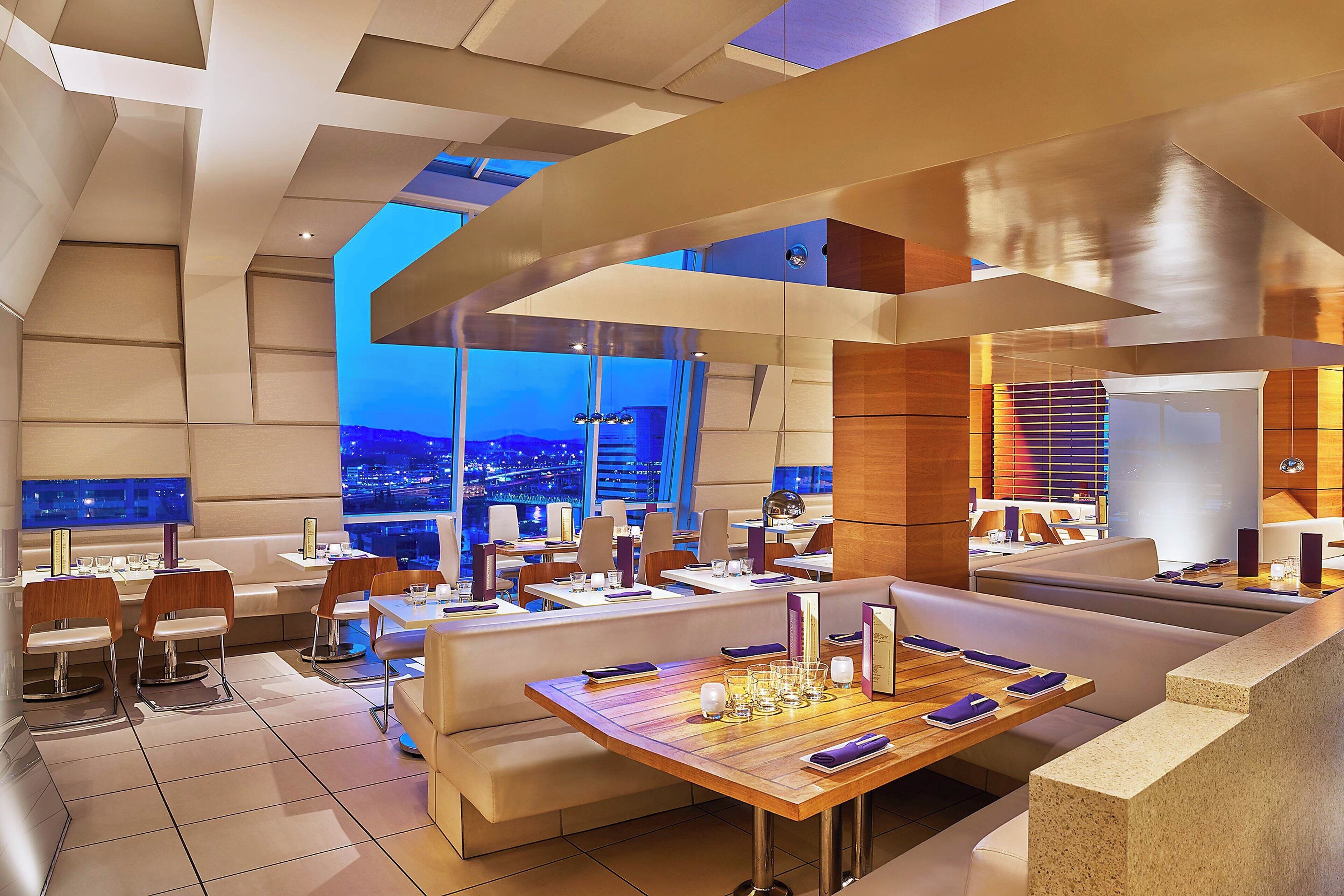 2 restaurants, breakfast, dinner, brunch served; American cuisine