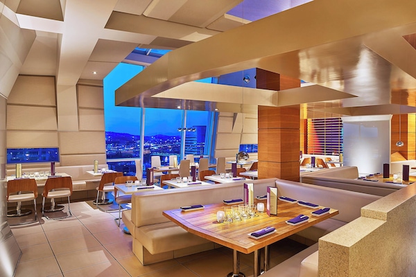 2 restaurants, breakfast, dinner, brunch served; American cuisine