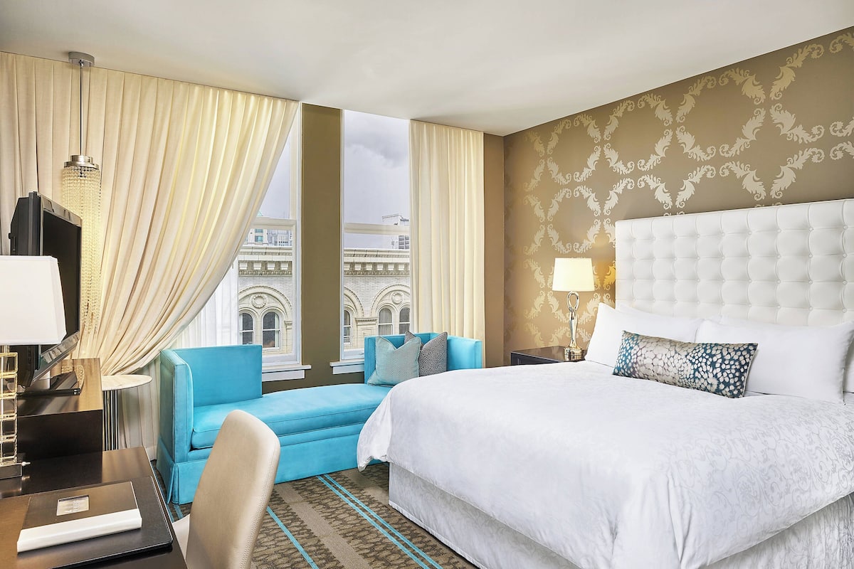 1 bedroom, premium bedding, pillow-top beds, minibar