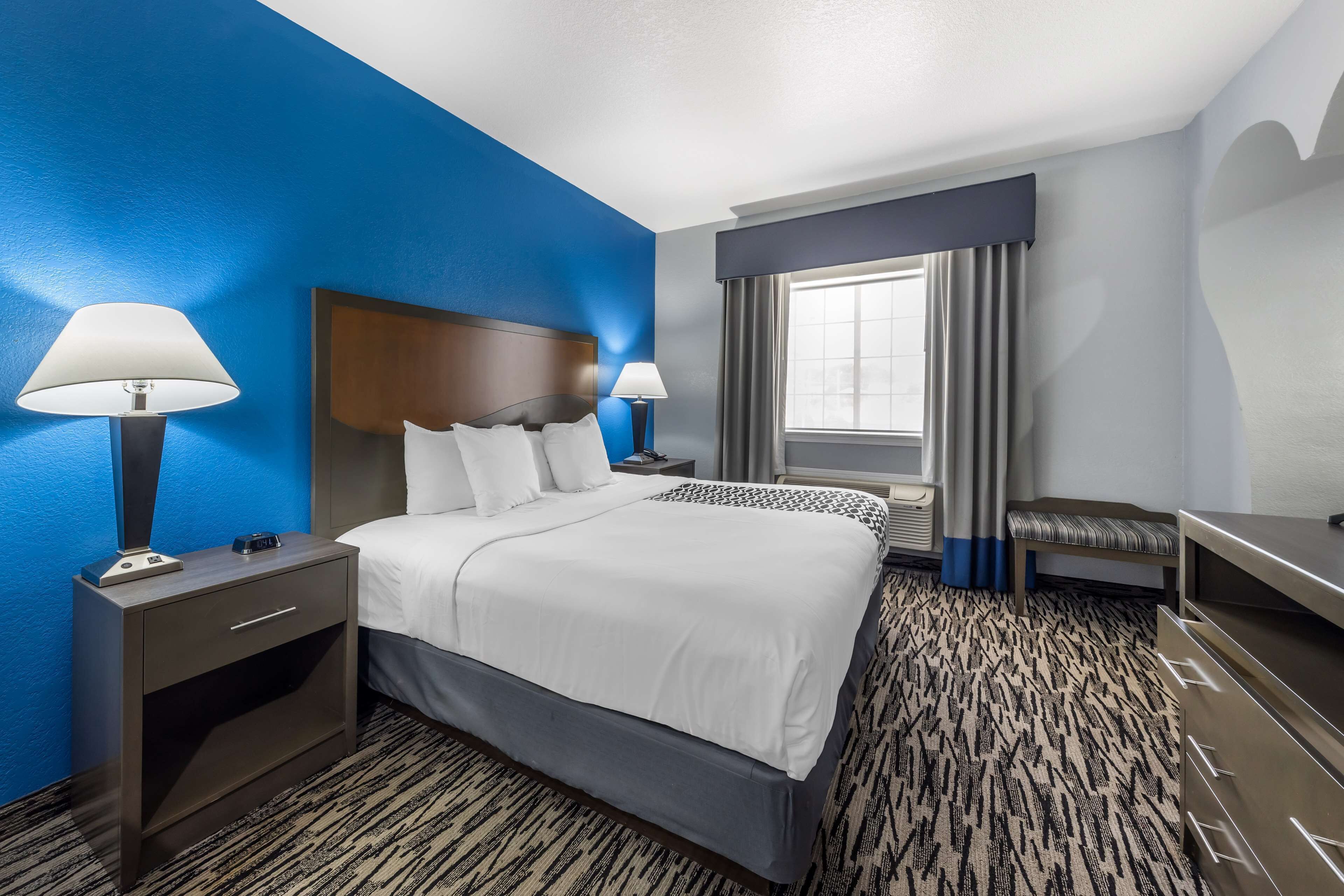 suite, 1 king bed with sofa bed, non smoking, jetted tub (with sofabed) | desk, iron/ironing board, rollaway beds, free wifi