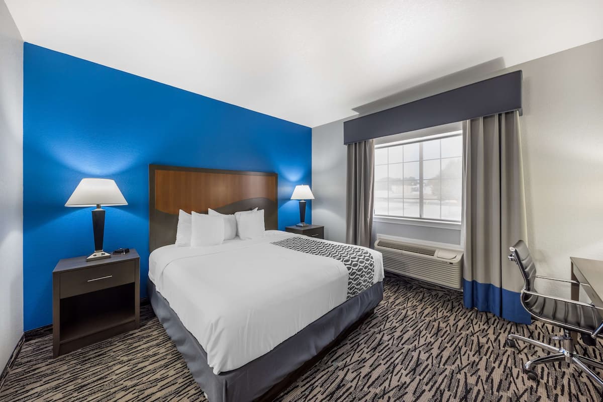 Desk, iron/ironing board, rollaway beds, free WiFi