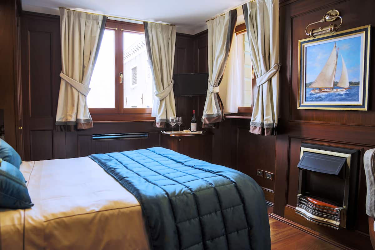 Klassieke tweepersoonskamer, uitzicht op lagune | 1 slaapkamer, lakens van Egyptisch katoen, luxe beddengoed