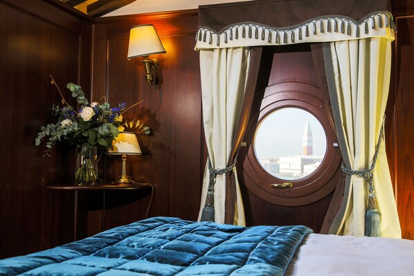 Sviitti, terassi, näköala laguunille | 1 makuuhuone, egyptinpuuvillaiset lakanat, ylelliset vuodevaatteet