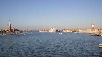 Suíte, terraço, vista para a lagoa | Vista do quarto