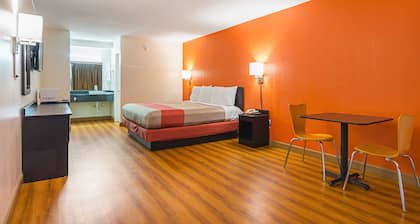 Motel 6 Cleveland, TN