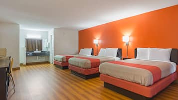 3 Full Beds, Non Smoking, Refrigerator & Microwave