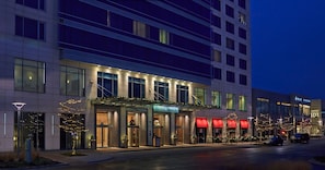 Fassade der Unterkunft – Abend/Nacht