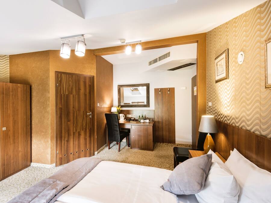 Standard Double or Twin Room | In-room safe, desk, iron/ironing board, cribs/infant beds