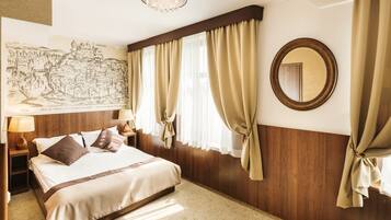 Quarto casal ou duplo standard | Cofres nos quartos, escrivaninha, ferros/tábuas de passar roupa