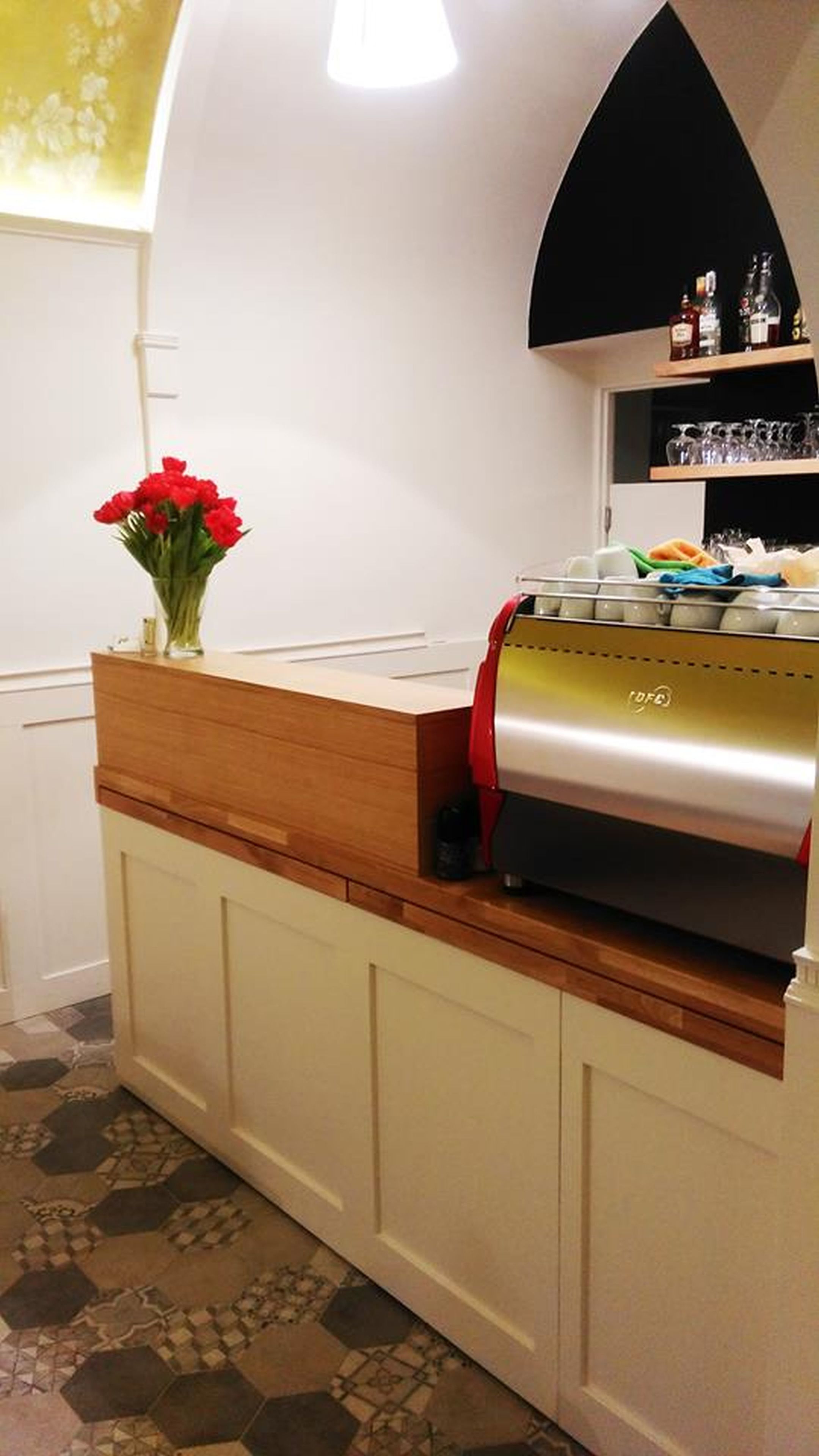 daily buffet breakfast (pln 25 per person)