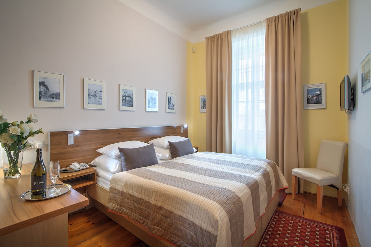 Standard Double or Twin Room | Hypo-allergenic bedding, down duvets, Select Comfort beds, minibar