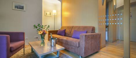 Værelse til 4 personer | Allergivenligt sengetøj, dundyner, Select Comfort-senge, minibar