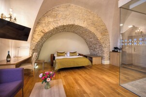 Quadruple Room | Hypo-allergenic bedding, down comforters, Select Comfort beds, minibar