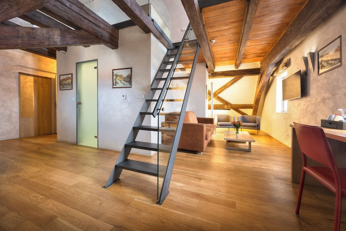 Firemannsrom | Allergitestet sengetøy, dundyner og senger med Select Comfort-madrass