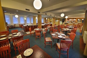 Buffet déjeuner servi tous les jours en supplément