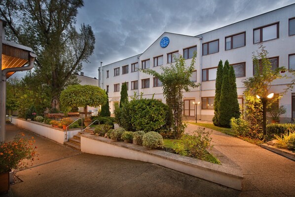 Stunning hotel with a clean architectural style, featuring a flat roof and symmetrical facade.