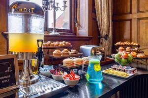Daily English breakfast (GBP 10 per person)