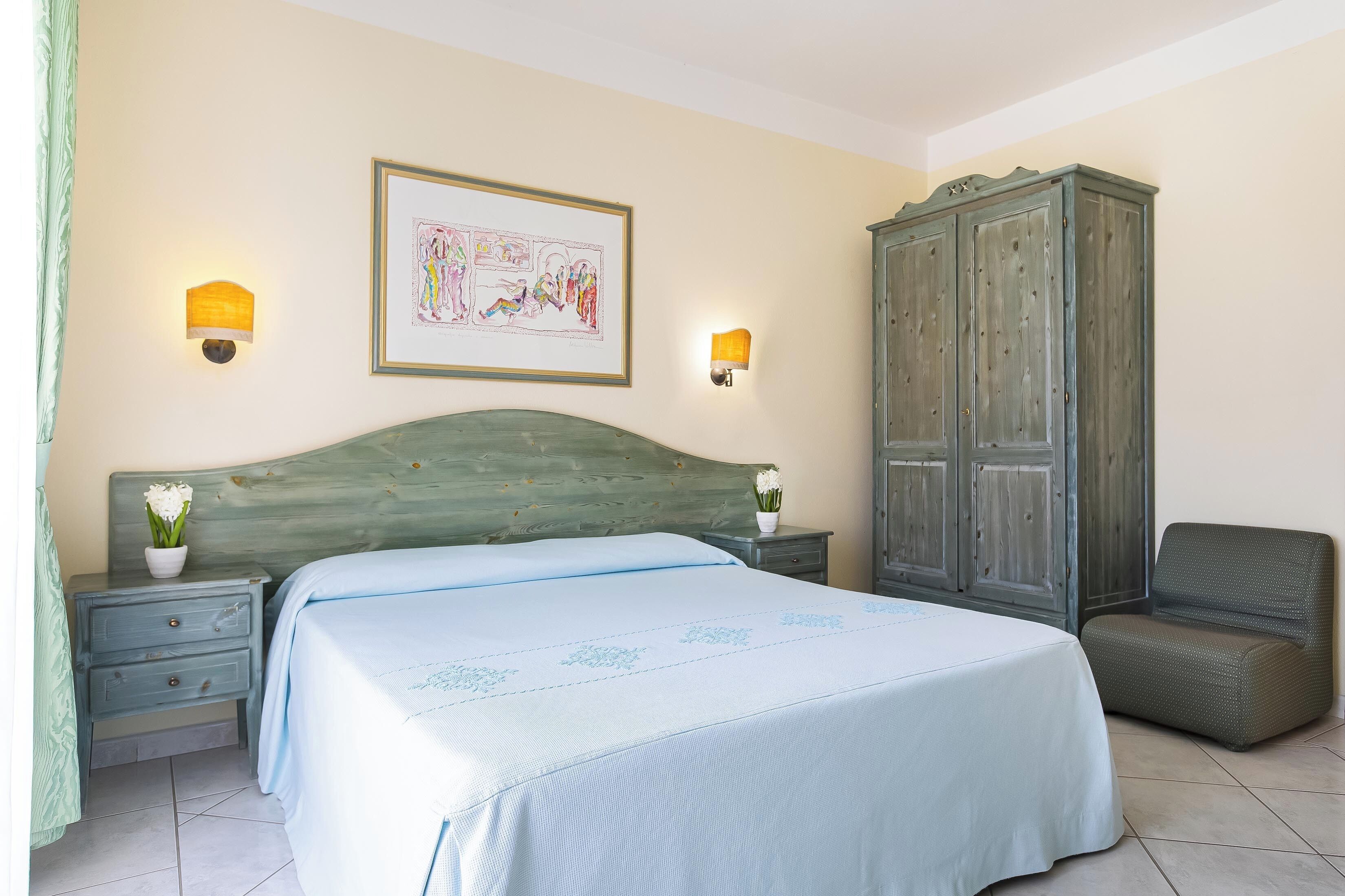 minibar, in-room safe, free cots/infant beds, wifi