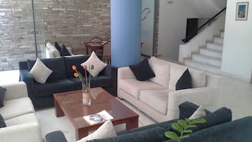 Kawasan tempat duduk lobi