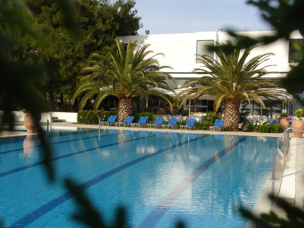 Indoor pool, seasonal outdoor pool, pool umbrellas, sun loungers