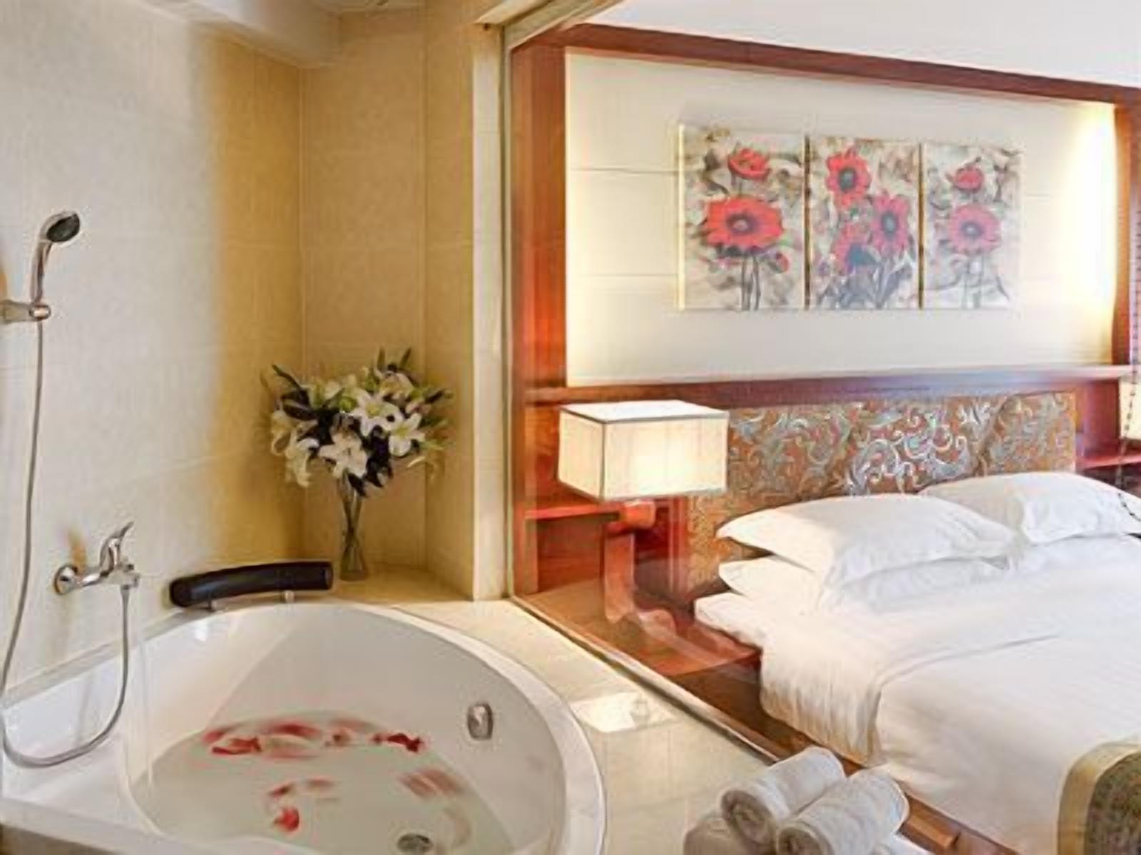 Minibar, in-room safe, alarm clocks