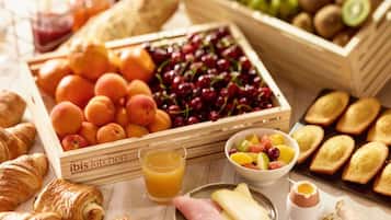 Se ofrece un desayuno bufé todos los días (por un coste adicional)