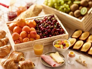 Daily buffet breakfast for a fee